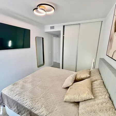 Modern 3-bedroom With Padel And Pool Access