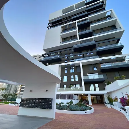 Apartamento Modern 3-bedroom With Padel And Pool Access *