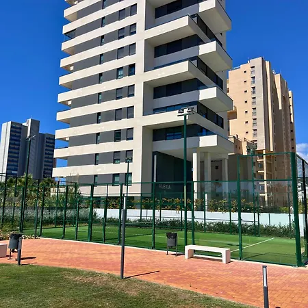 Apartmán Modern 3-bedroom With Padel And Pool Access