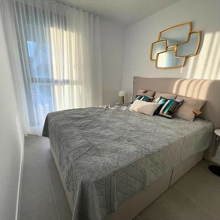 Modern 3-bedroom With Padel And Pool Access 아파트 *