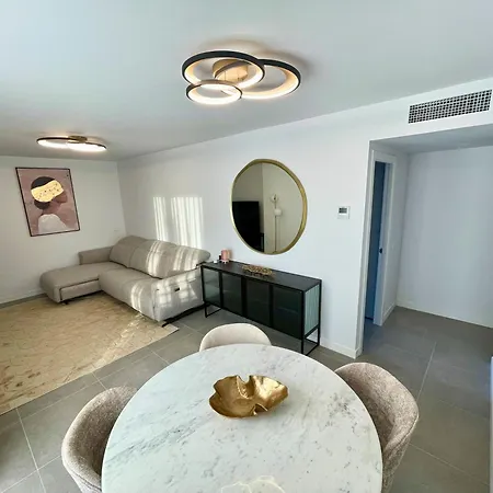 Modern 3-bedroom With Padel And Pool Access 칼페