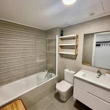 Modern 3-bedroom With Padel And Pool Access 아파트 칼페