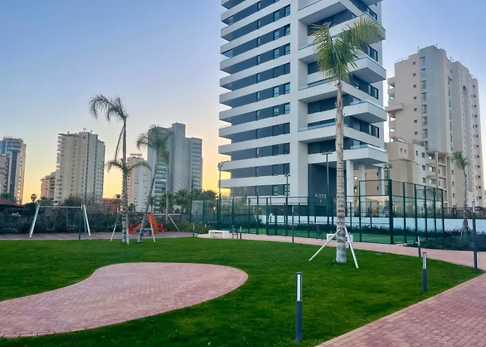 Modern 3-bedroom With Padel And Pool Access Apartment *