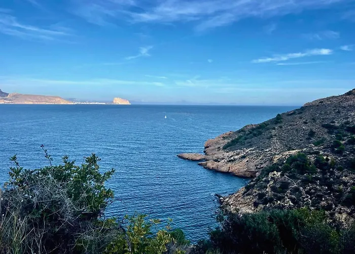 Апартаменты Modern 3-bedroom With Padel And Pool Access *