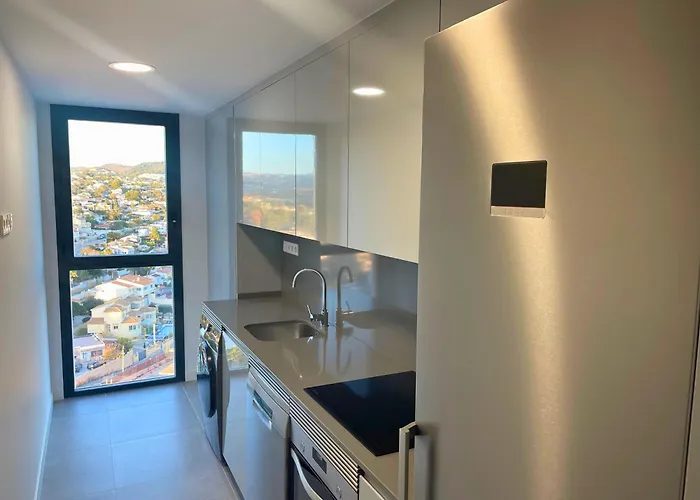 Modern 3-bedroom With Padel And Pool Access *