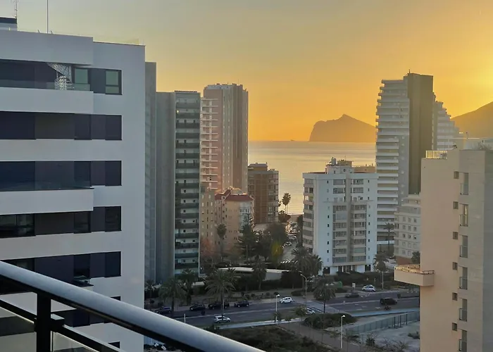 Modern 3-bedroom With Padel And Pool Access *